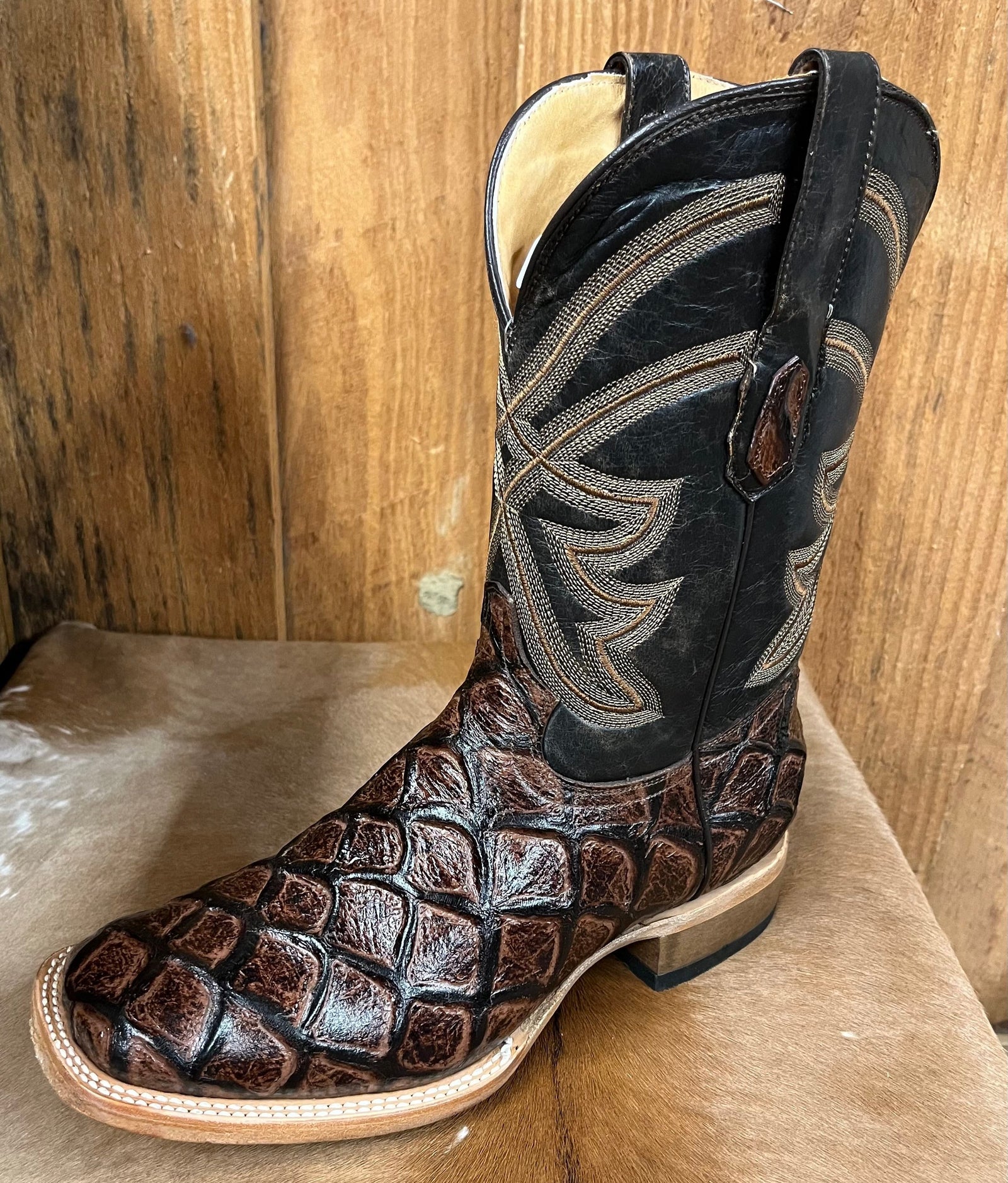 Cowtown Men's Fish Print Square Toe Boot STYLE Q158