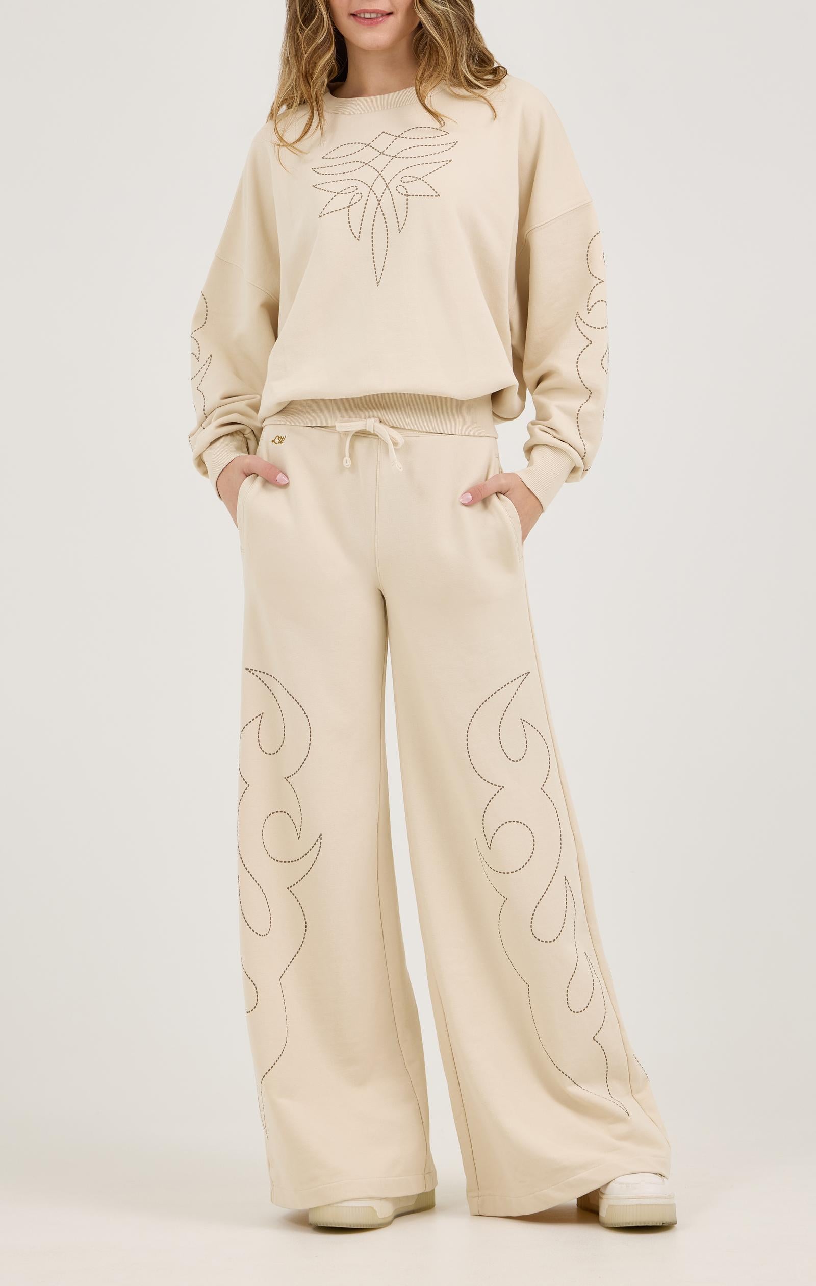 Wrangler Lainey Wilson Sweatshirt STYLE 112375627